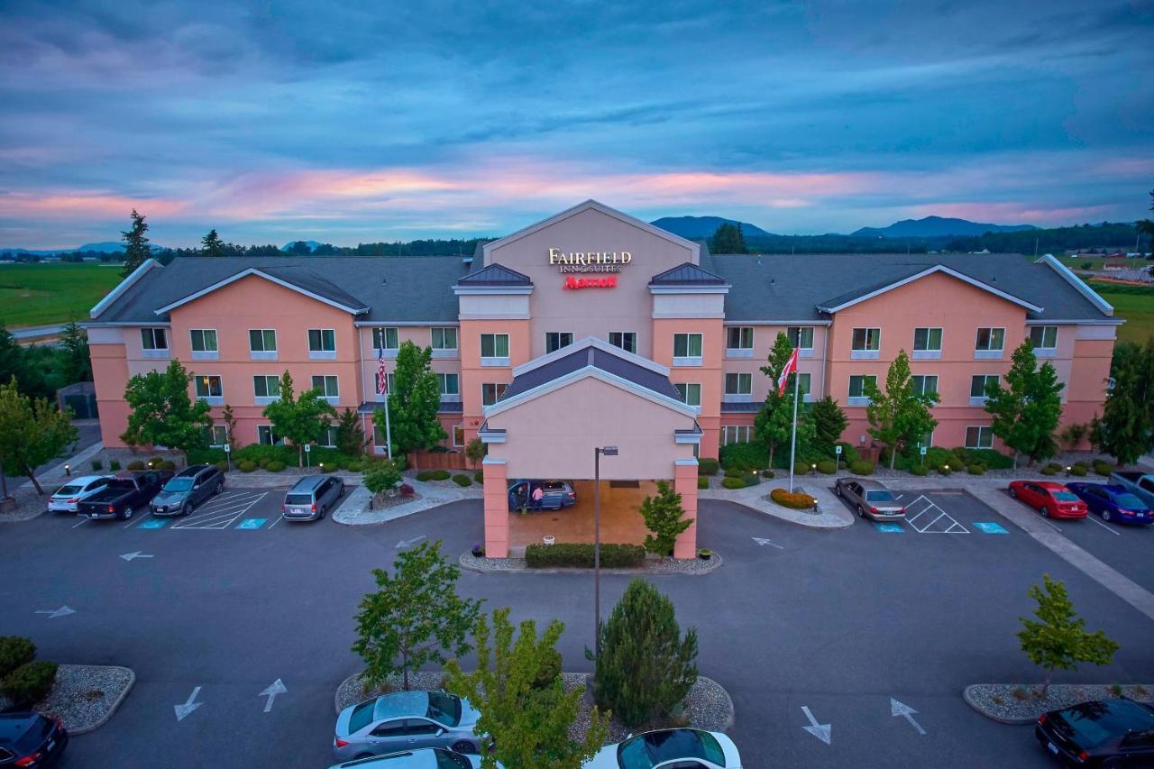Fairfield Inn & Suites Берлінґтон Екстер'єр фото
