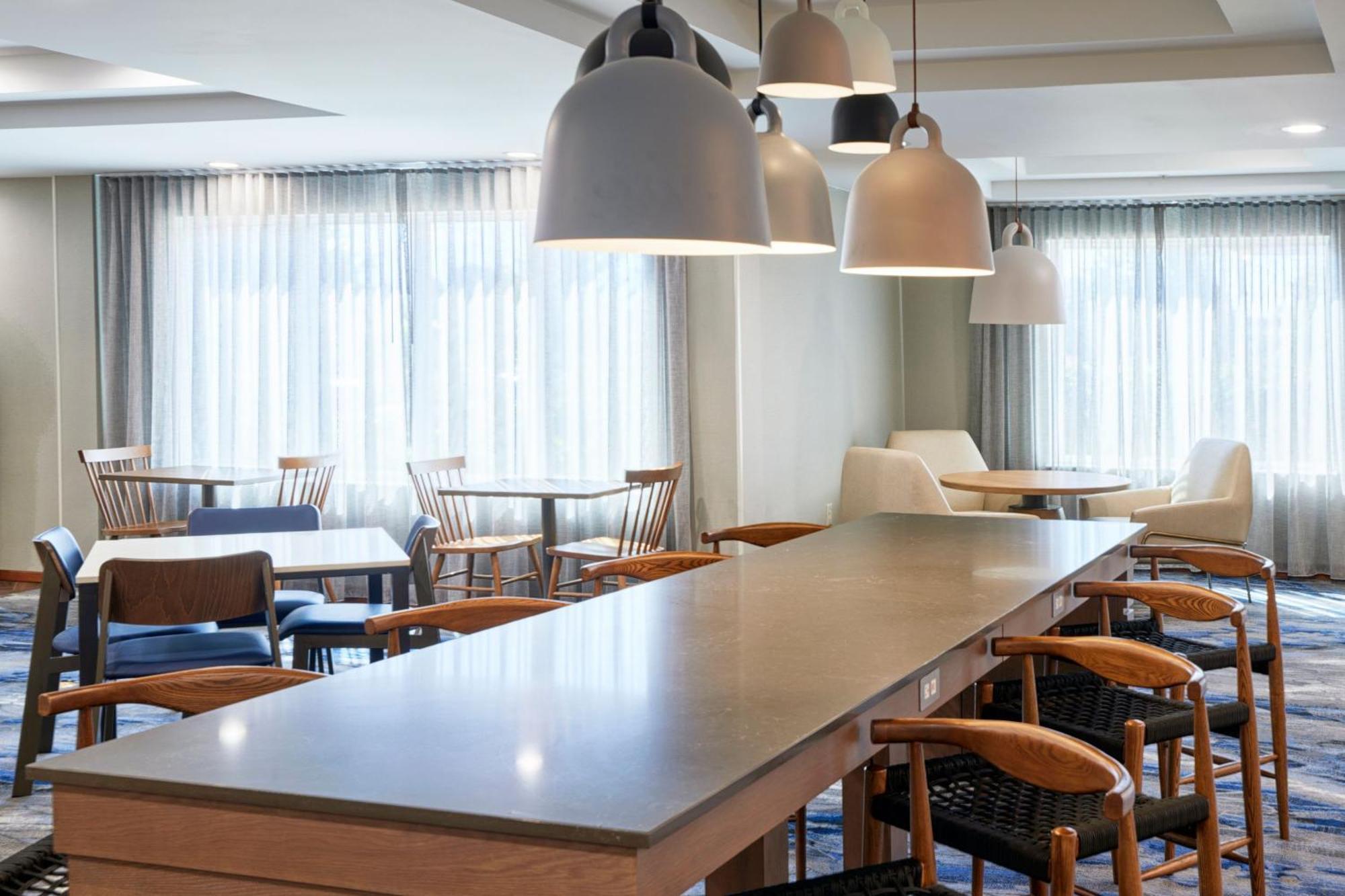 Fairfield Inn & Suites Берлінґтон Екстер'єр фото