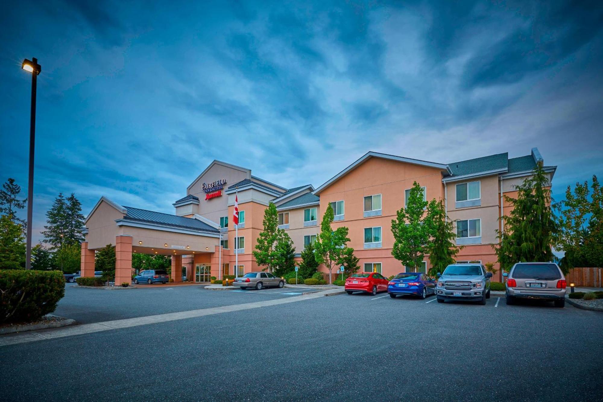 Fairfield Inn & Suites Берлінґтон Екстер'єр фото