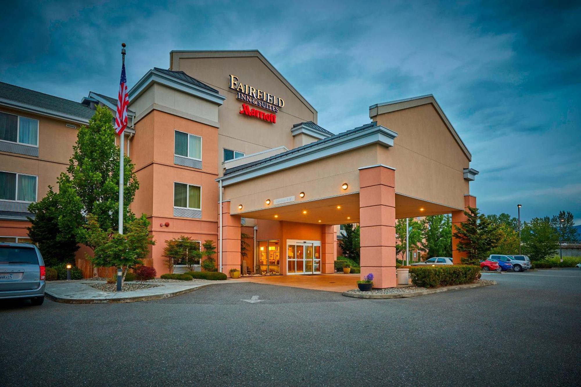 Fairfield Inn & Suites Берлінґтон Екстер'єр фото