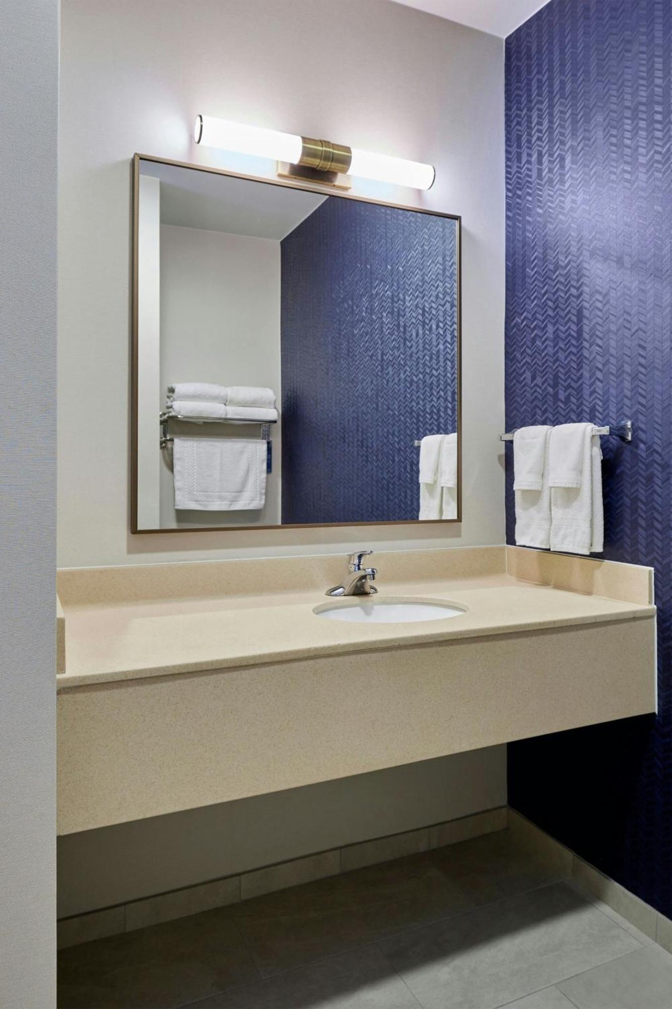 Fairfield Inn & Suites Берлінґтон Екстер'єр фото