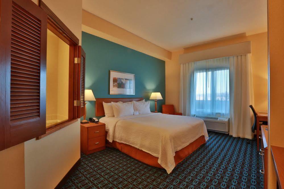 Fairfield Inn & Suites Берлінґтон Екстер'єр фото