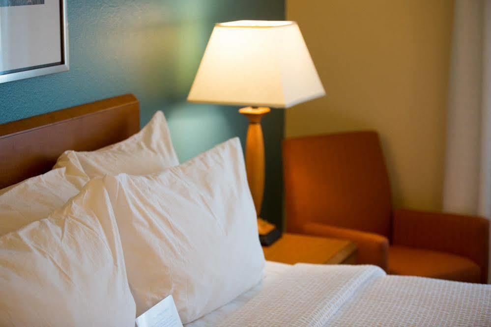 Fairfield Inn & Suites Берлінґтон Екстер'єр фото