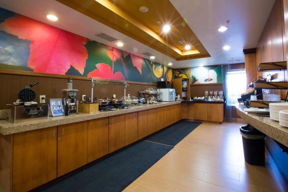 Fairfield Inn & Suites Берлінґтон Екстер'єр фото