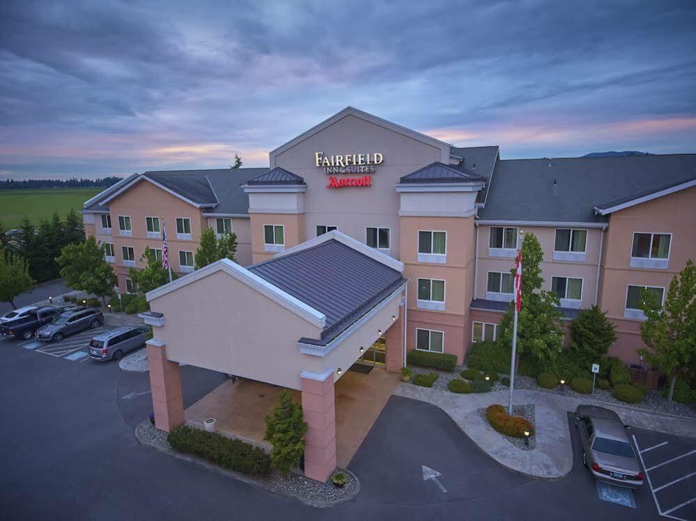 Fairfield Inn & Suites Берлінґтон Екстер'єр фото