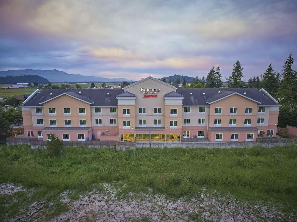 Fairfield Inn & Suites Берлінґтон Екстер'єр фото